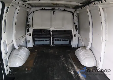 2014 Chevrolet Express 2500 Work Van z USA, uszkodzony, nr VIN 1GCWGFCA4E1124433